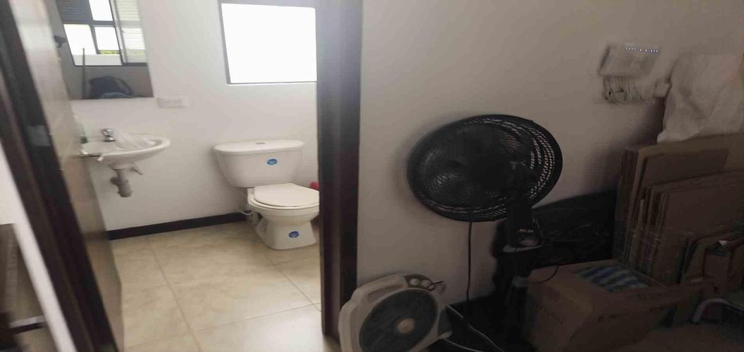Casa de 5 alcobas en venta en El Caimo, Armenia, 302 m² · foto 10 de 24