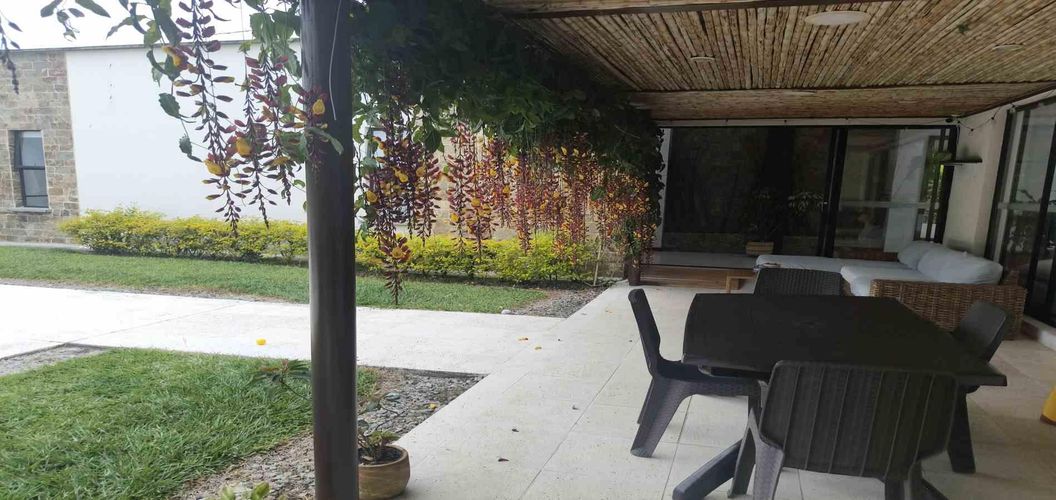 Casa de 5 alcobas en venta en El Caimo, Armenia, 302 m² · foto 19 de 24