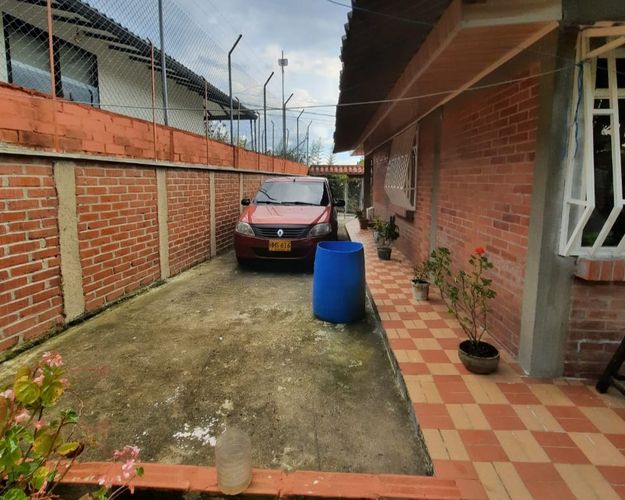Finca en venta en San Jose Sur, Pereira, 985 m² · foto 2 de 17