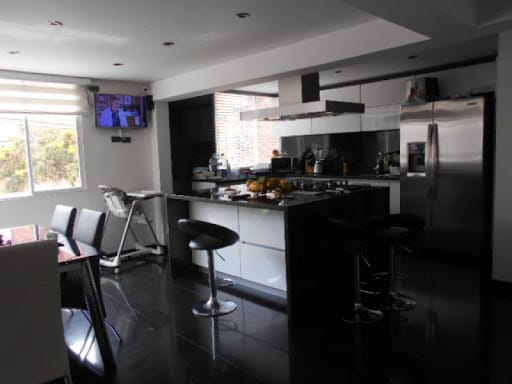 Apartamento de 4 alcobas en venta en Santa Barbara, Bogotá, 243 m² · foto 4 de 18
