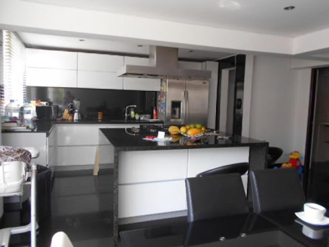 Apartamento de 4 alcobas en venta en Santa Barbara, Bogotá, 243 m² · foto 5 de 18