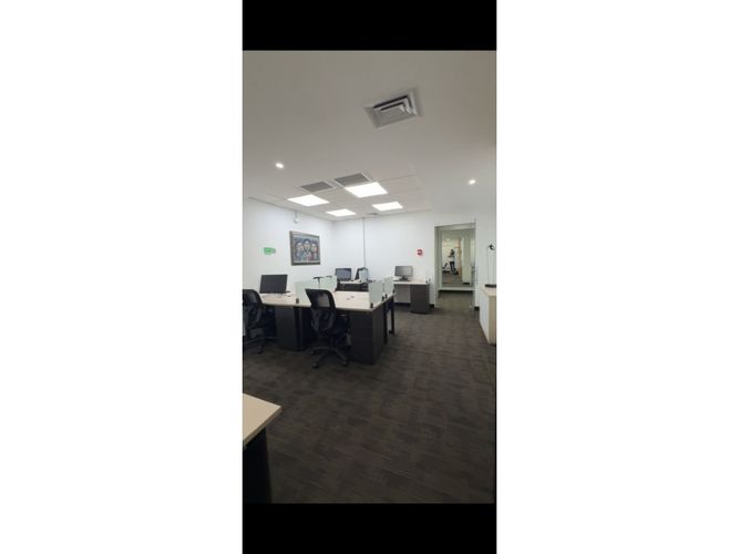 Oficina en arriendo en La Aguacatala, Medellín, 206 m² · foto 2 de 10