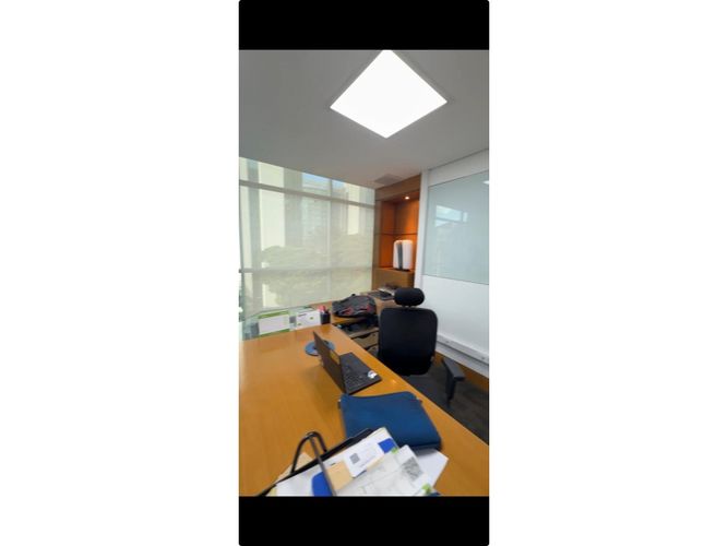 Oficina en arriendo en La Aguacatala, Medellín, 206 m² · foto 3 de 10