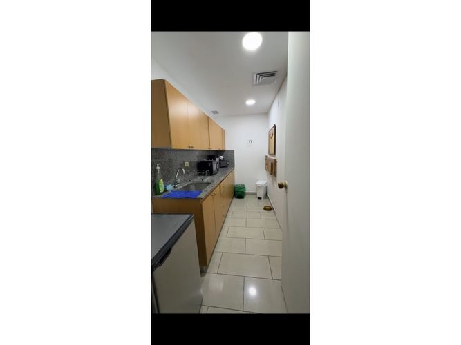 Oficina en arriendo en La Aguacatala, Medellín, 206 m² · foto 9 de 10