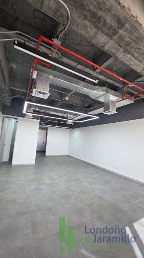 Oficina en arriendo en Primavera, Envigado, 50 m² · foto 3 de 10