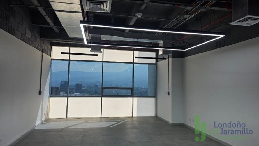Oficina en arriendo en Primavera, Envigado, 50 m² · foto 7 de 10