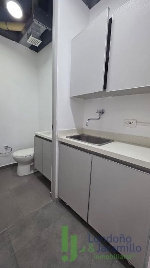 Oficina en arriendo en Primavera, Envigado, 50 m² · foto 9 de 10