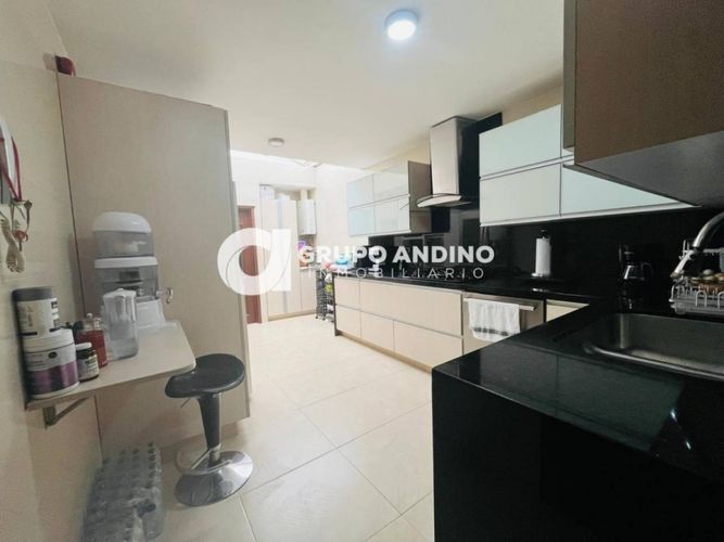 Casa de 5 alcobas en venta en Lagos Del Cacique, Bucaramanga, 200 m² · foto 2 de 24