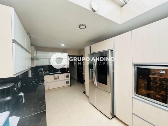 Casa de 5 alcobas en venta en Lagos Del Cacique, Bucaramanga, 200 m² · foto 4 de 24