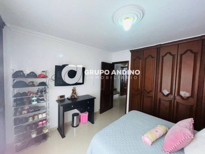 Casa de 5 alcobas en venta en Lagos Del Cacique, Bucaramanga, 200 m² · foto 9 de 24