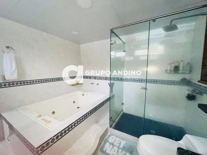 Casa de 5 alcobas en venta en Lagos Del Cacique, Bucaramanga, 200 m² · foto 18 de 24
