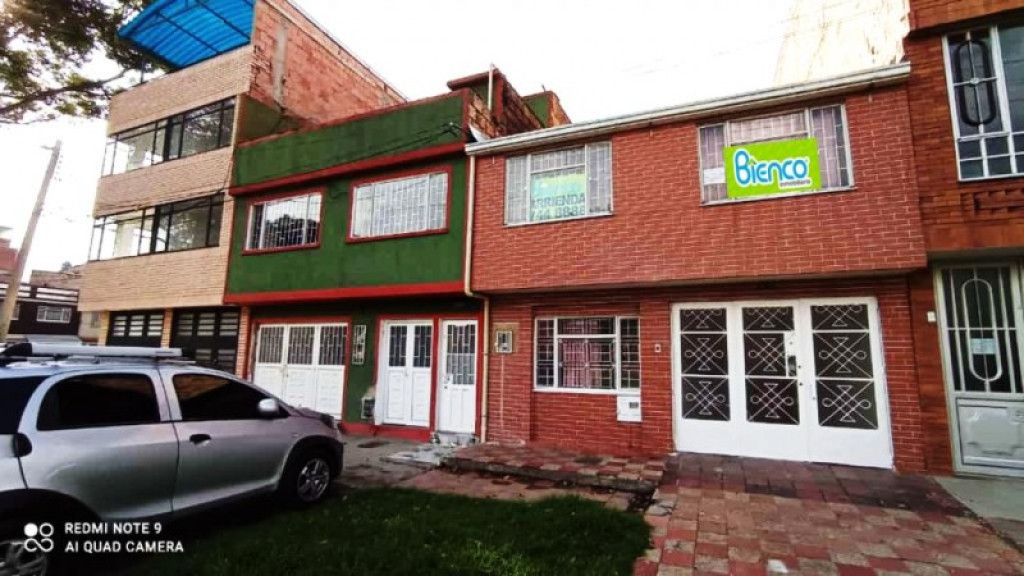 Casa en venta en Villa Amalia, Bogotá · foto 2 de 24
