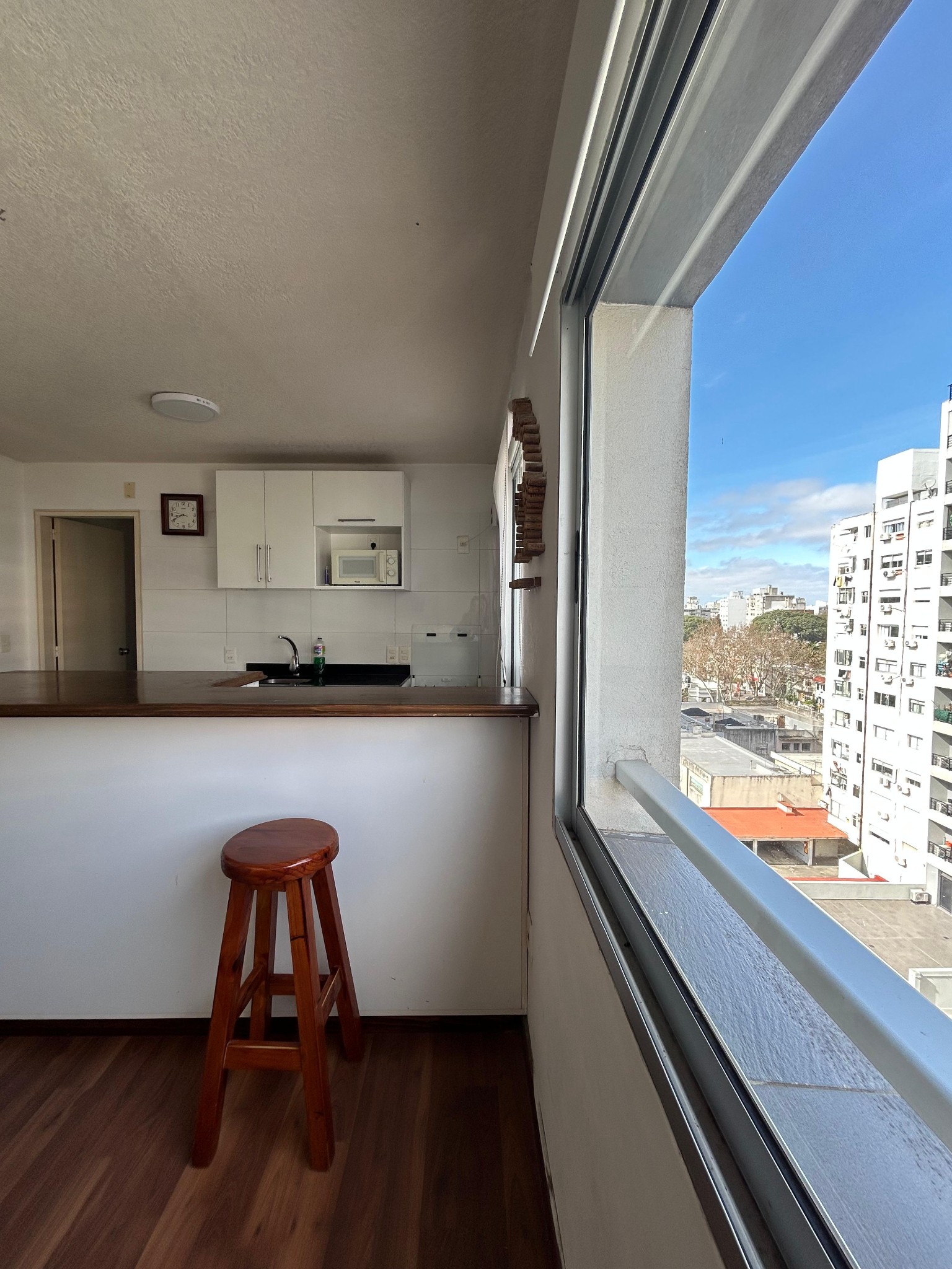 Acogedor apartamento 1 dormitorio con vigilancia, edificio tranquilo y bien ubicado · Foto 1