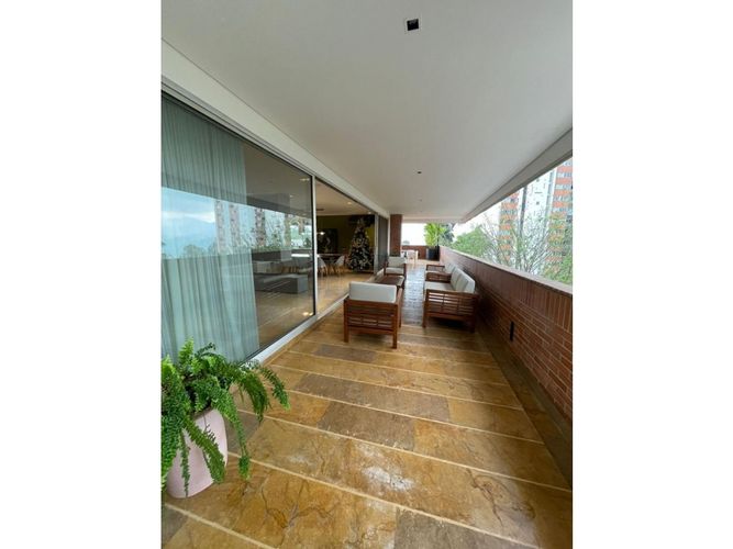 Apartamento de 4 alcobas en venta en El Tesoro, Medellín, 420 m² · foto 2 de 24
