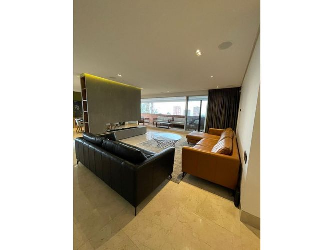Apartamento de 4 alcobas en venta en El Tesoro, Medellín, 420 m² · foto 3 de 24