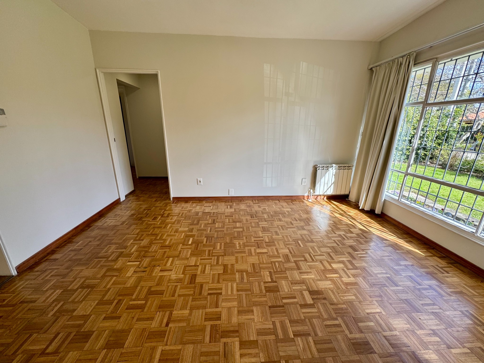Casa en alquiler para vivienda u oficinas de 3 dormitorios y escritorio en Carrasco Sur