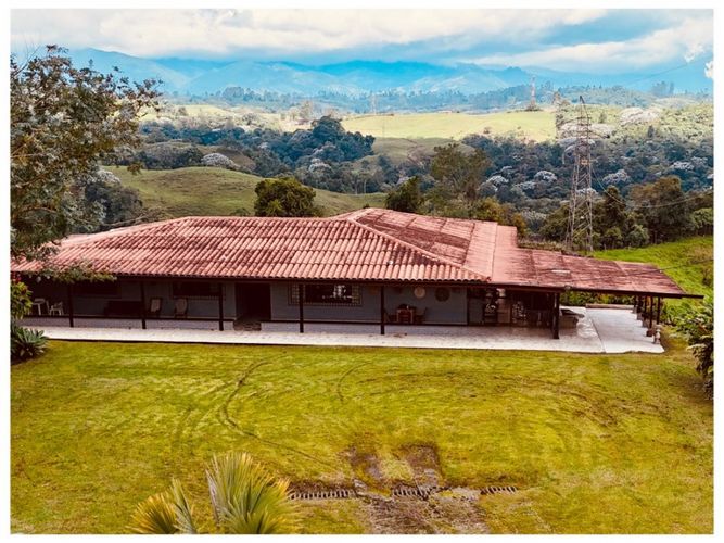 Finca en venta en Condina, Pereira, 1100 m² · foto 2 de 16