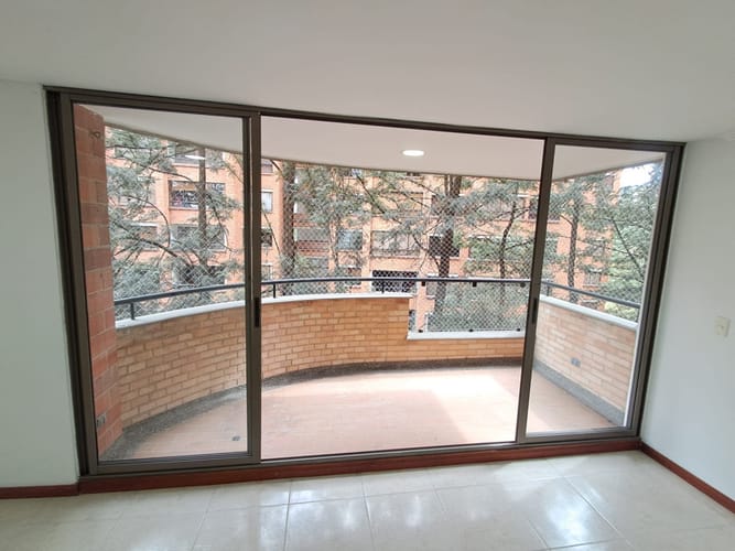 Apartamento de 3 alcobas en arriendo en Los Balsos, Medellín, 116 m² · foto 2 de 17
