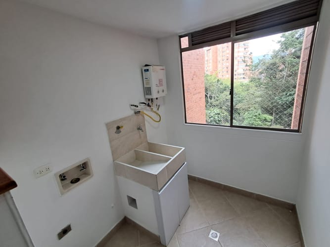 Apartamento de 3 alcobas en arriendo en Los Balsos, Medellín, 116 m² · foto 4 de 17