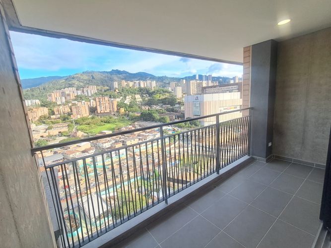 Apartamento en venta en Zona Industrial No. 1, Itagüí · foto 8 de 24
