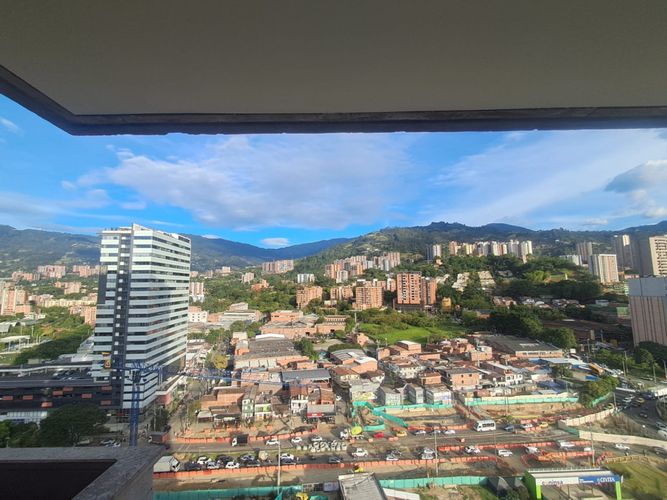 Apartamento en venta en Zona Industrial No. 1, Itagüí · foto 9 de 24