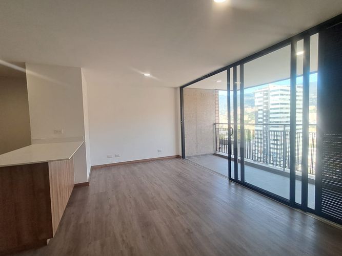 Apartamento en venta en Zona Industrial No. 1, Itagüí · foto 10 de 24