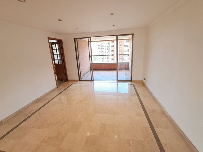 Apartamento de 3 alcobas en arriendo en El Castillo, Medellín, 228 m² · foto 6 de 24