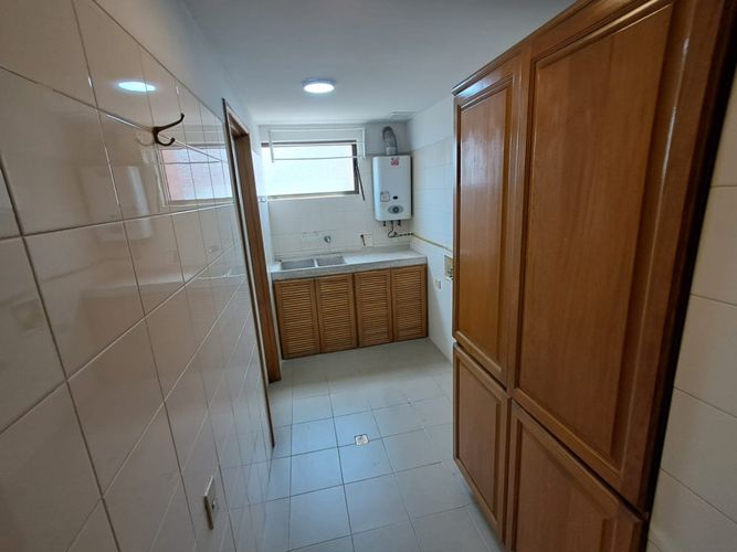 Apartamento de 3 alcobas en arriendo en El Castillo, Medellín, 228 m² · foto 11 de 24