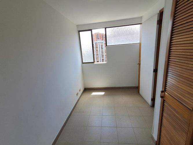 Apartamento de 3 alcobas en arriendo en El Castillo, Medellín, 228 m² · foto 12 de 24