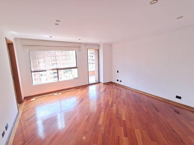 Apartamento de 3 alcobas en arriendo en El Castillo, Medellín, 228 m² · foto 20 de 24