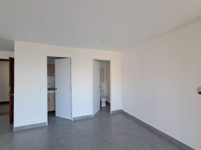 Oficina en venta en La Aguacatala, Medellín, 40 m² · foto 2 de 6