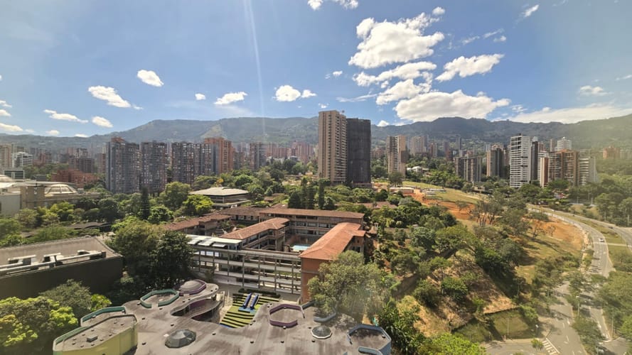 Oficina en arriendo en El Castillo, Medellín, 70 m² · foto 2 de 14