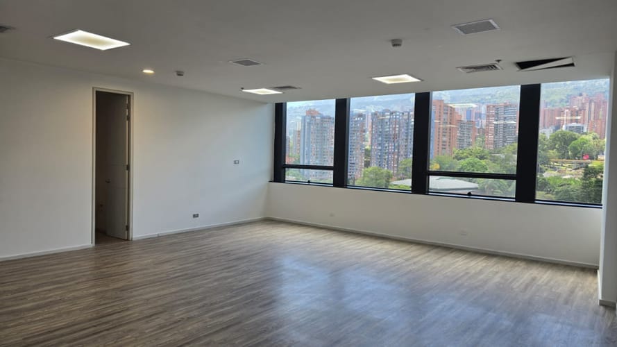 Oficina en arriendo en El Castillo, Medellín, 70 m² · foto 3 de 14