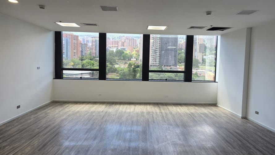 Oficina en arriendo en El Castillo, Medellín, 70 m² · foto 4 de 14