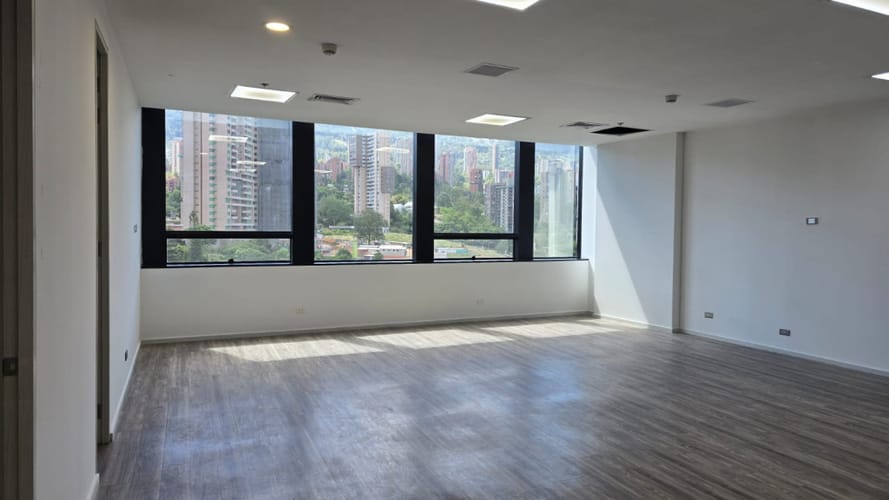 Oficina en arriendo en El Castillo, Medellín, 70 m² · foto 5 de 14