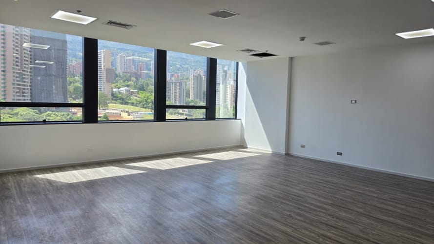 Oficina en arriendo en El Castillo, Medellín, 70 m² · foto 13 de 14