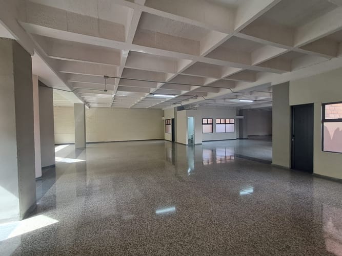 Oficina en arriendo en El Poblado, Medellín, 535 m² · foto 2 de 23