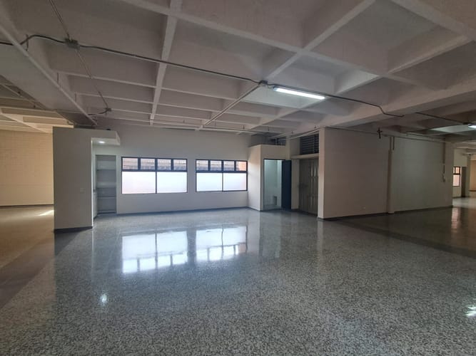 Oficina en arriendo en El Poblado, Medellín, 535 m² · foto 3 de 23