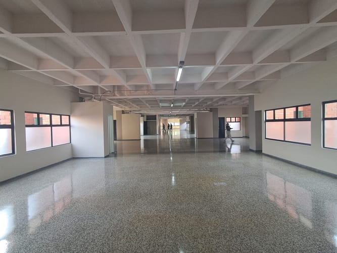 Oficina en arriendo en El Poblado, Medellín, 535 m² · foto 5 de 23