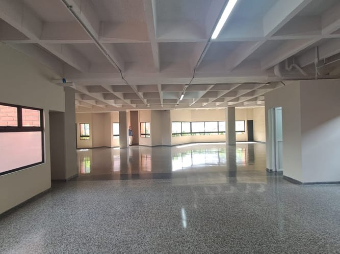 Oficina en arriendo en El Poblado, Medellín, 535 m² · foto 8 de 23