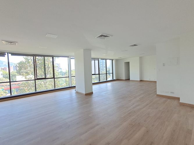 Oficina en venta en La Aguacatala, Medellín, 80 m² · foto 2 de 9