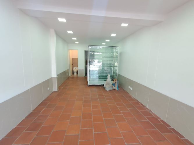 Local en arriendo en Conquistadores, Medellín, 25 m² · foto 2 de 7