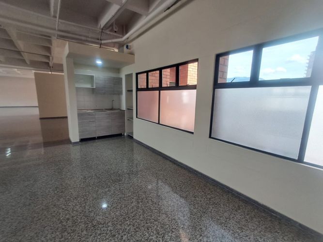 Oficina en arriendo en El Poblado, Medellín, 535 m² · foto 9 de 16