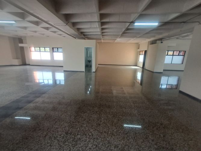 Oficina en arriendo en El Poblado, Medellín, 535 m² · foto 13 de 16