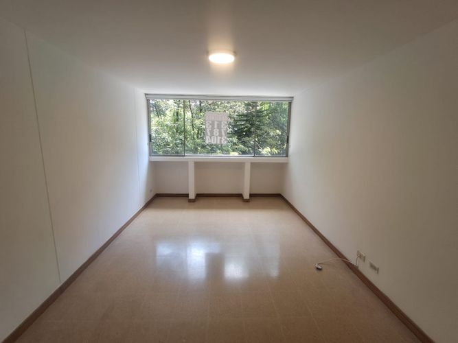 Apartamento de 2 alcobas en arriendo en Lalinde, Medellín, 72 m² · foto 2 de 10