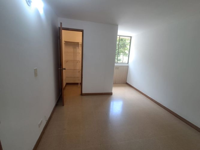 Apartamento de 2 alcobas en arriendo en Lalinde, Medellín, 72 m² · foto 3 de 10