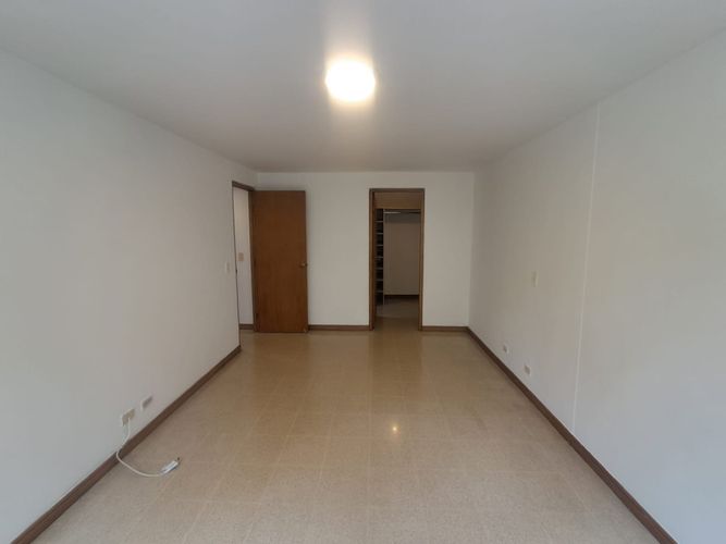 Apartamento de 2 alcobas en arriendo en Lalinde, Medellín, 72 m² · foto 5 de 10