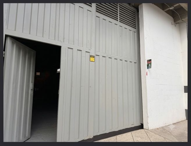 Bodega en arriendo en Boston, Medellín, 215 m² · foto 2 de 12