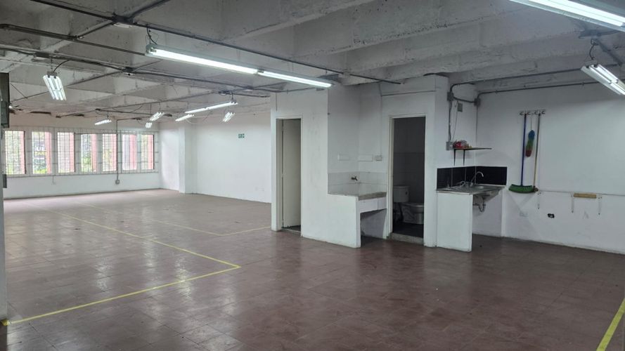 Bodega en arriendo en Perpetuo Socorro, Medellín, 160 m² · foto 4 de 15