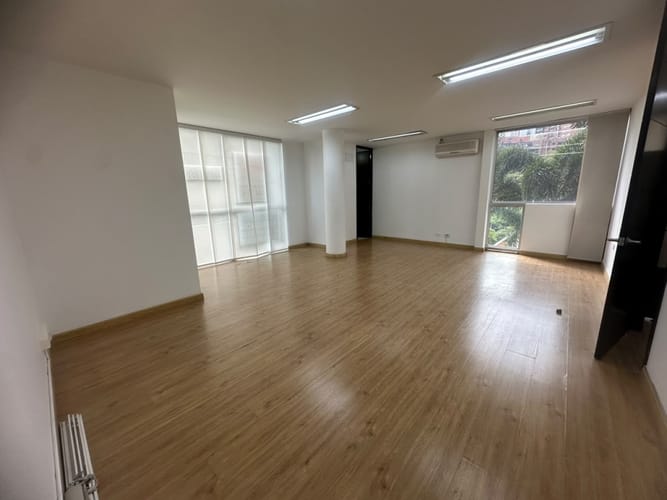 Oficina en arriendo en El Poblado, Medellín, 73 m² · foto 4 de 9